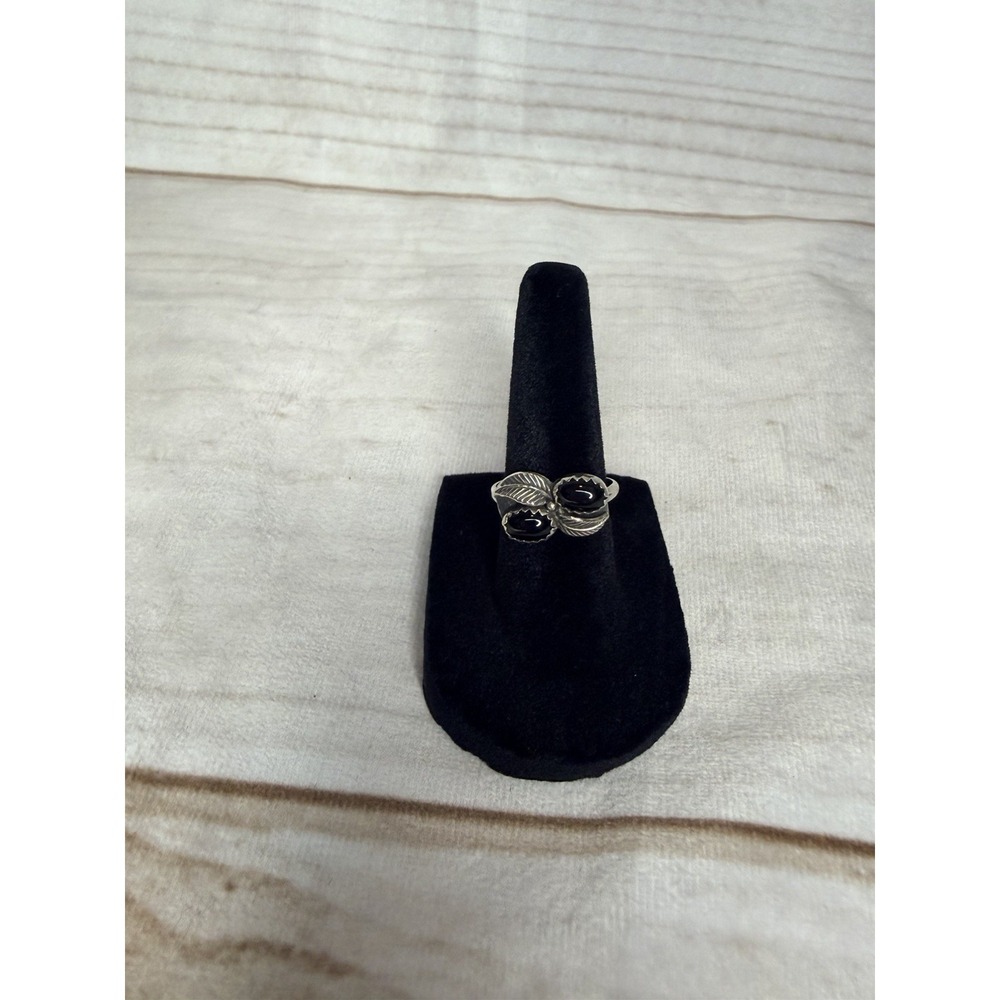 Vintage Sterling Silver Black Stone Ring Leaf Design Size‎ 6